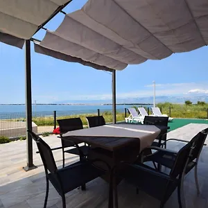 Lueva Apartment