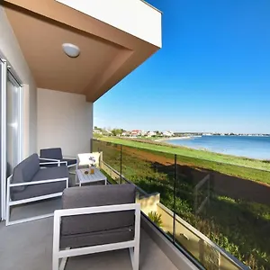Beachfront With Hot Tubs Sun Garden Vila